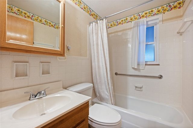 1375 Edgewood Dr, West Homestead, PA 15120