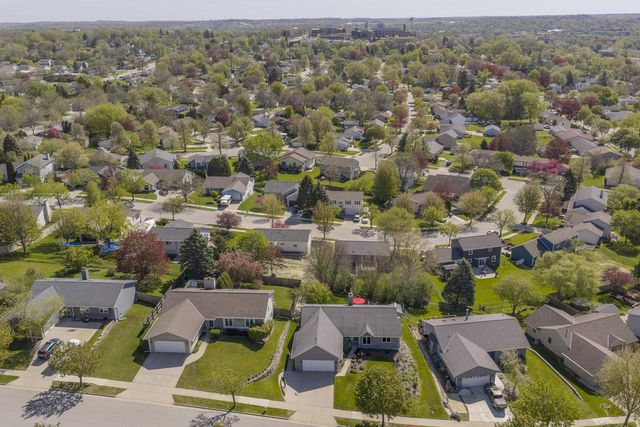 1801 Erin LANE, Waukesha, WI 53188