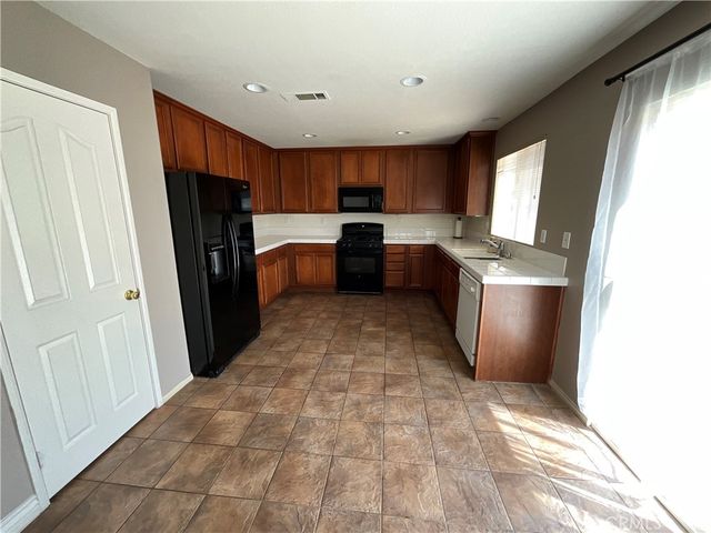 14051 Mare, Victorville, CA 92394