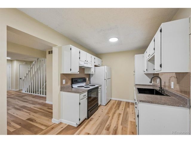 1521 S Owens St 15, Denver, CO 80232