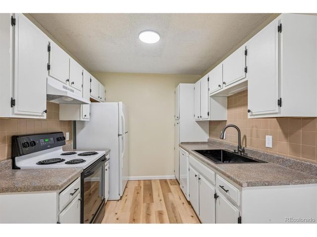 1521 S Owens St 15, Denver, CO 80232