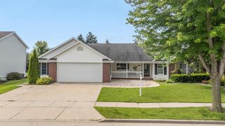 501 KADINGER WAY, Little Chute, WI 54140