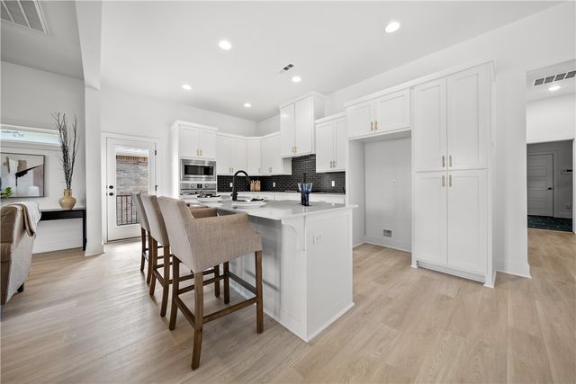 6302 SW Luna Lane, Bentonville, AR 72713