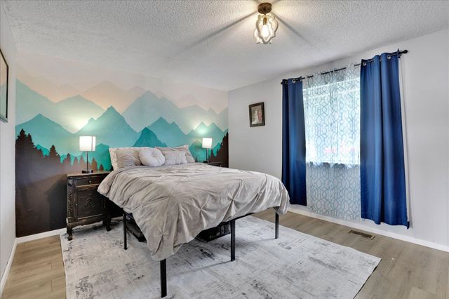 10915 E Fairview Ave, Spokane Valley, WA 99206