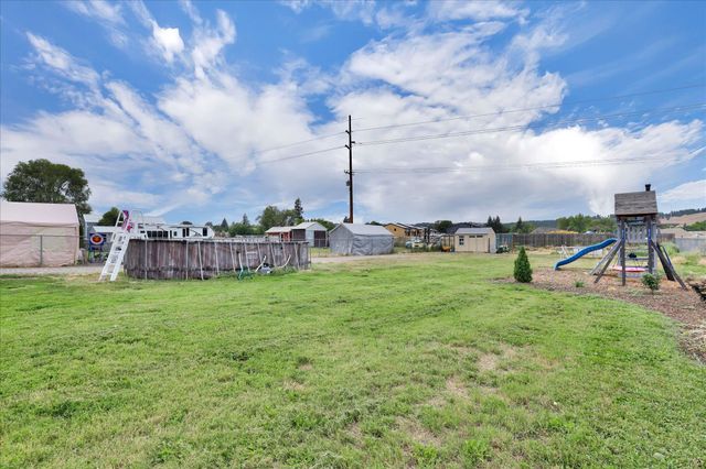 10915 E Fairview Ave, Spokane Valley, WA 99206