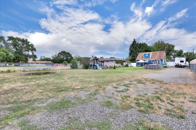10915 E Fairview Ave, Spokane Valley, WA 99206
