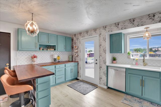 10915 E Fairview Ave, Spokane Valley, WA 99206