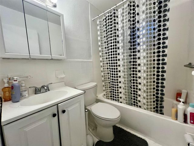 6409 Franklin St, Hollywood, FL 33024