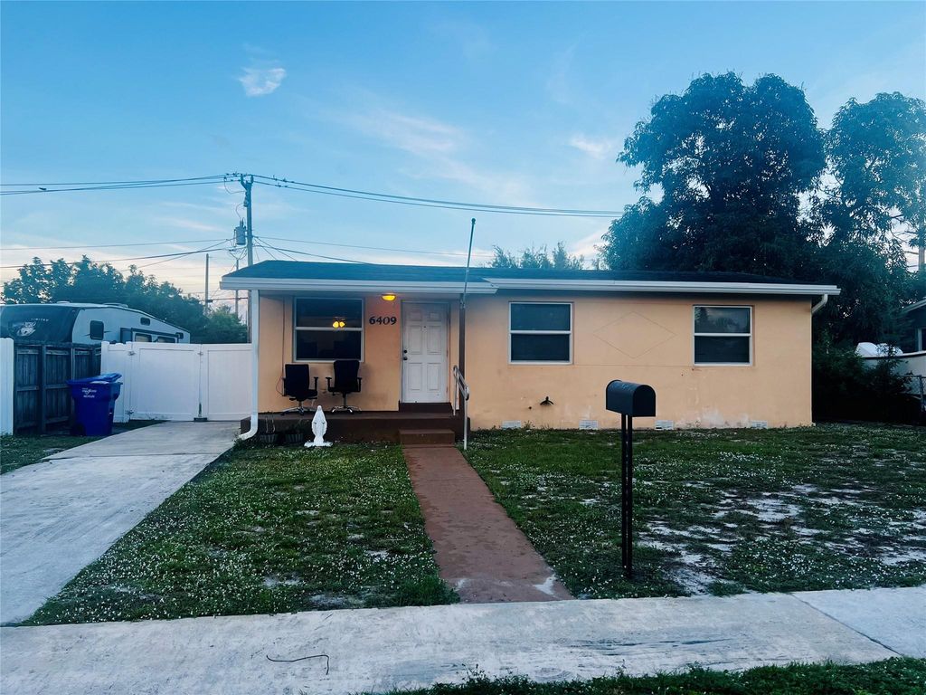 6409 Franklin St, Hollywood, FL 33024