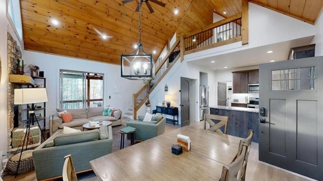 345 Deer Trail, Mineral Bluff, GA 30559