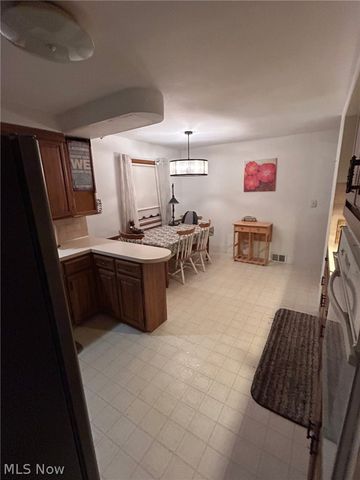 10481 Briar Hill Drive, Kirtland, OH 44094