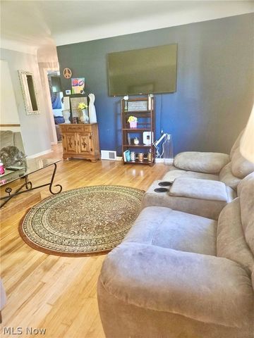 10481 Briar Hill Drive, Kirtland, OH 44094