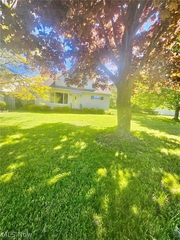 10481 Briar Hill Drive, Kirtland, OH 44094