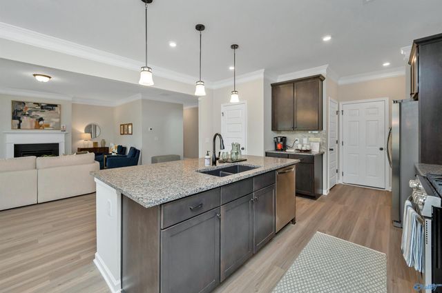 7205 Fox Glen Circle SE, Owens Cross Roads, AL 35763