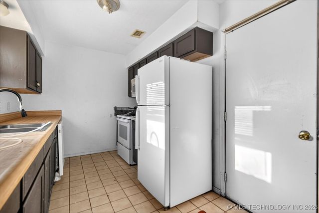 504 Highland Drive, Bartlesville, OK 74003