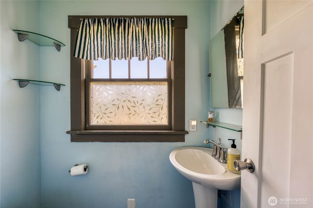 2150 N Callow Avenue, Bremerton, WA 98312