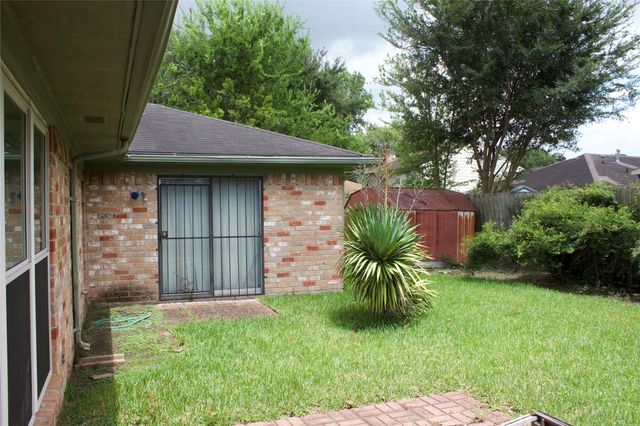 7931 Southmeadow Drive, Houston, TX 77071