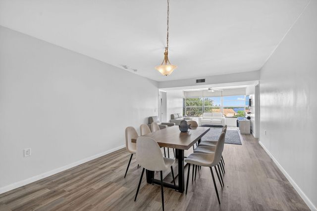 3516 Whitehall Drive 301, West Palm Beach, FL 33401