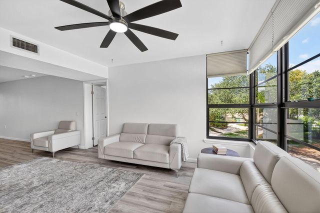3516 Whitehall Drive 301, West Palm Beach, FL 33401