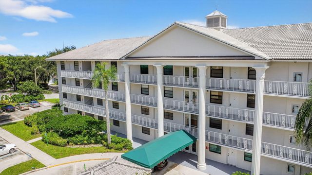 3516 Whitehall Drive 301, West Palm Beach, FL 33401