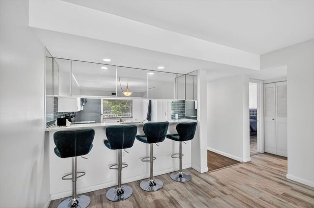 3516 Whitehall Drive 301, West Palm Beach, FL 33401