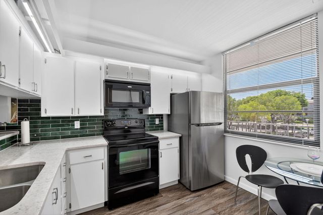 3516 Whitehall Drive 301, West Palm Beach, FL 33401