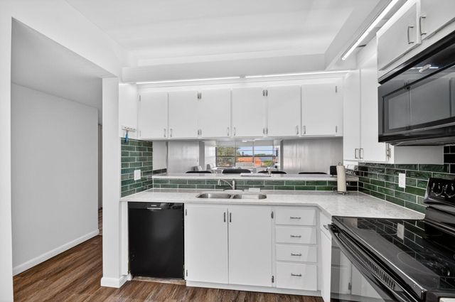 3516 Whitehall Drive 301, West Palm Beach, FL 33401