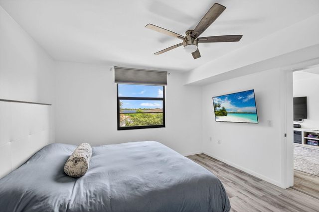 3516 Whitehall Drive 301, West Palm Beach, FL 33401