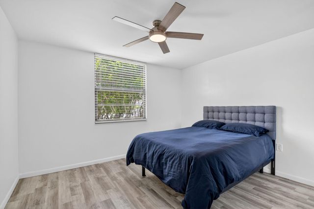 3516 Whitehall Drive 301, West Palm Beach, FL 33401