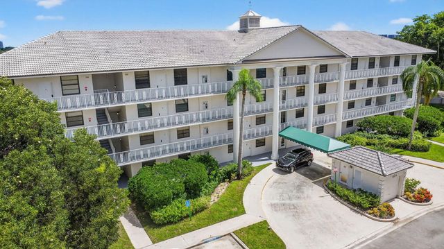 3516 Whitehall Drive 301, West Palm Beach, FL 33401