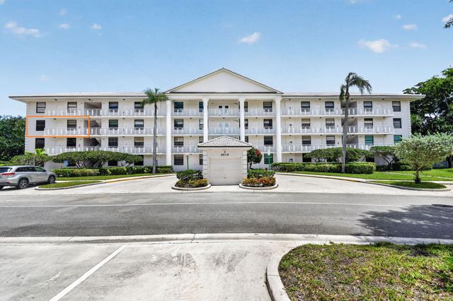 3516 Whitehall Drive 301, West Palm Beach, FL 33401