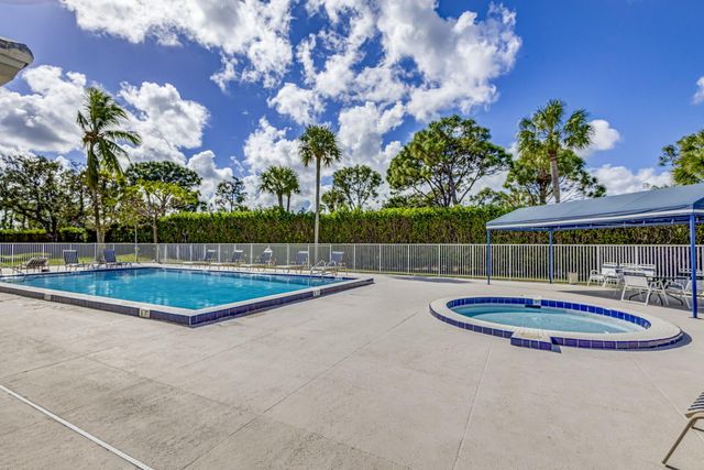 3516 Whitehall Drive 301, West Palm Beach, FL 33401
