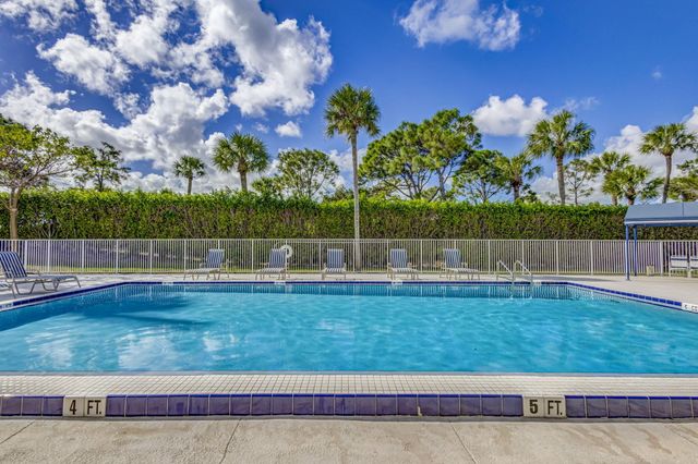 3516 Whitehall Drive 301, West Palm Beach, FL 33401