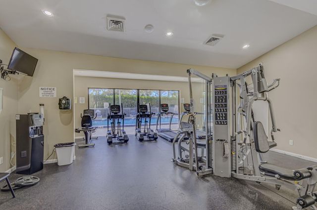3516 Whitehall Drive 301, West Palm Beach, FL 33401