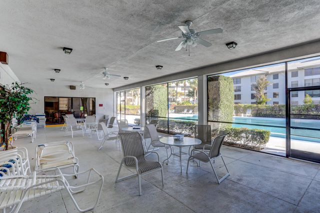 3516 Whitehall Drive 301, West Palm Beach, FL 33401