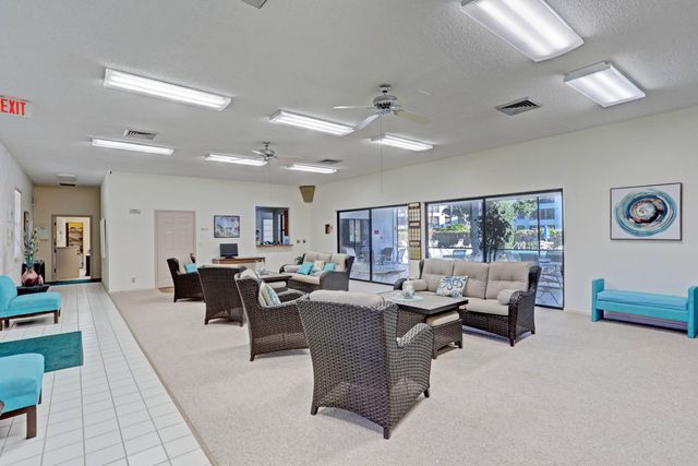 3516 Whitehall Drive 301, West Palm Beach, FL 33401