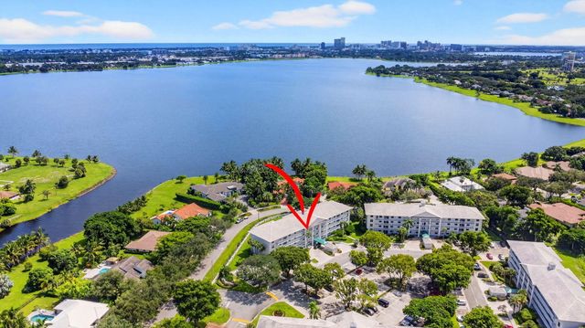3516 Whitehall Drive 301, West Palm Beach, FL 33401