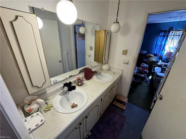 5656 Caxton Ct, Virginia Beach, VA 23462