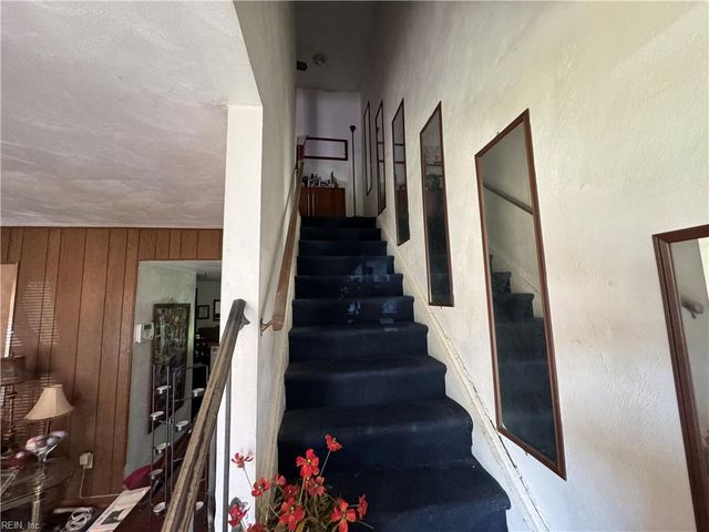 5656 Caxton Ct, Virginia Beach, VA 23462