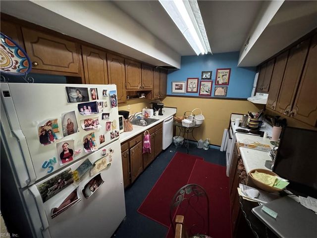 5656 Caxton Ct, Virginia Beach, VA 23462