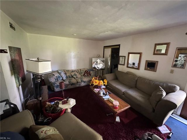 5656 Caxton Ct, Virginia Beach, VA 23462