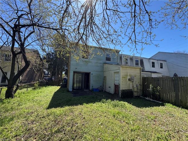 5656 Caxton Ct, Virginia Beach, VA 23462