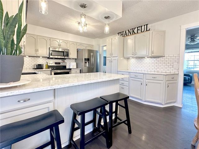 15404 S Summertree Lane, Olathe, KS 66062