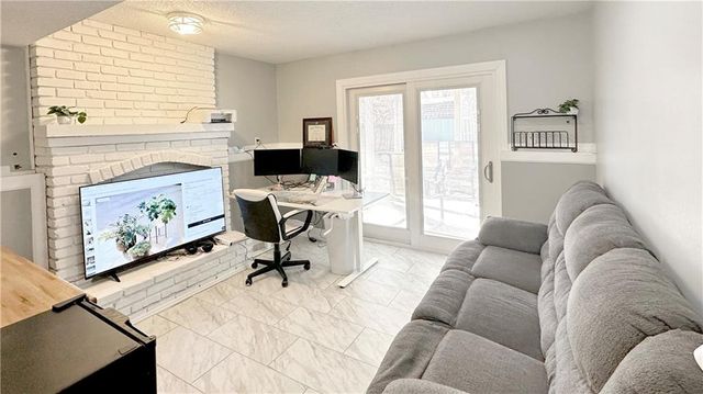 15404 S Summertree Lane, Olathe, KS 66062