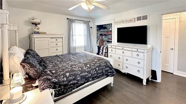 15404 S Summertree Lane, Olathe, KS 66062