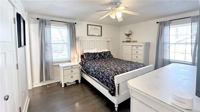 15404 S Summertree Lane, Olathe, KS 66062