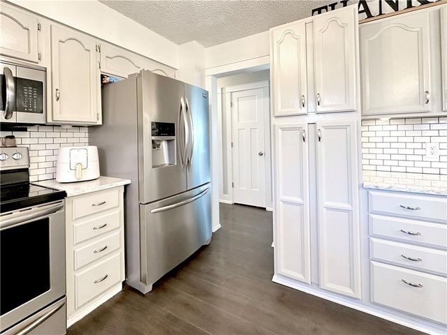 15404 S Summertree Lane, Olathe, KS 66062