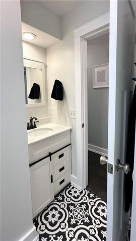 15404 S Summertree Lane, Olathe, KS 66062