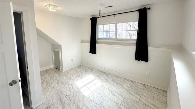 15404 S Summertree Lane, Olathe, KS 66062