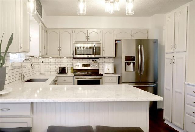 15404 S Summertree Lane, Olathe, KS 66062